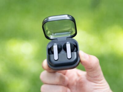 Galaxy Buds 4 por R$ 1.205: cupom dá R$ 411 de desconto