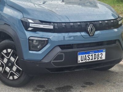 Kwid E-Tech usado tem preço no chão e rivaliza BYD Dolphin