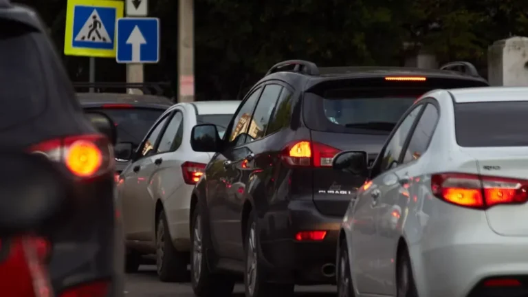 Lanternas de carro em promoção: 3 opções no Magalu