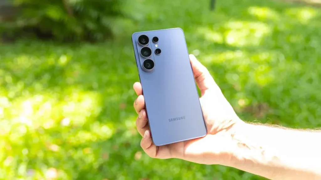Galaxy S27 Ultra pode perder câmera zoom 3x, diz leaker