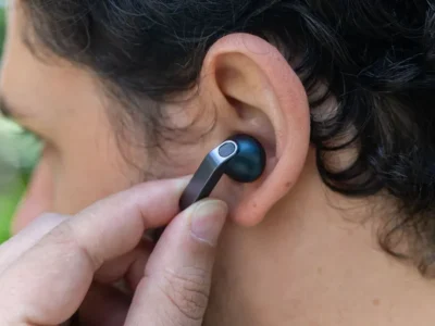 Samsung transforma Galaxy Buds em aparelho auditivo; EUA aprovam